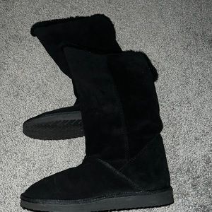 Nine West - Ugg like Black Boot - Size 8 Never Worn Outsode
